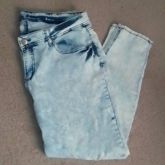 "Acid Washed" Denim - Picture 6 of 6